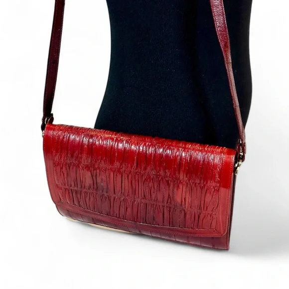 Red Eel Skin, Pleated/Gathered Front Flap Shoulder bag, made in Korea 1980s - Picture 6 of 14